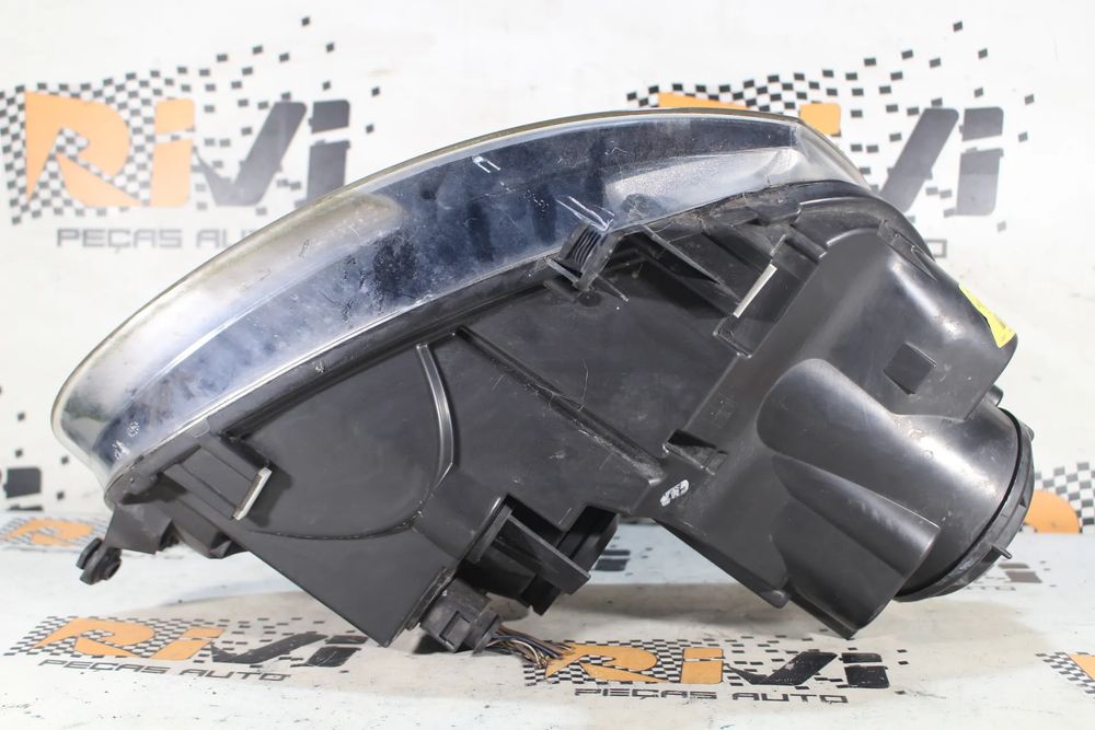 Ótica / farol esquerda VOLKSWAGEN Golf V (1K1)