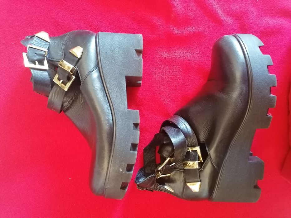 Botas pretas tamanho 37