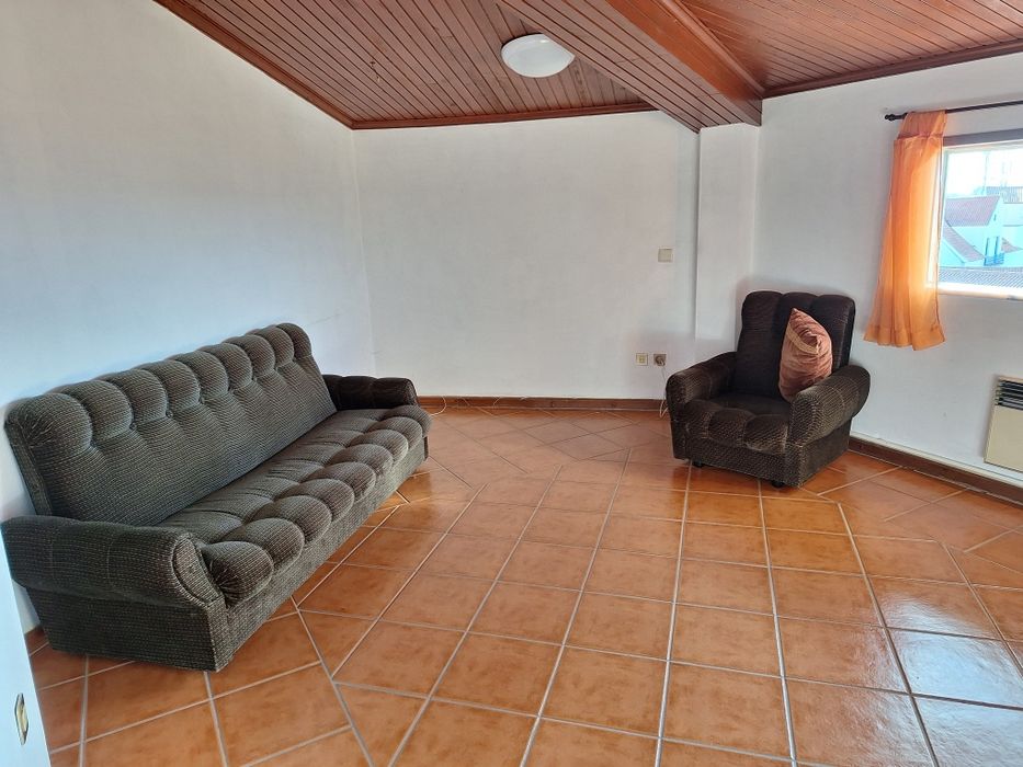 Arrenda se apartamento t2