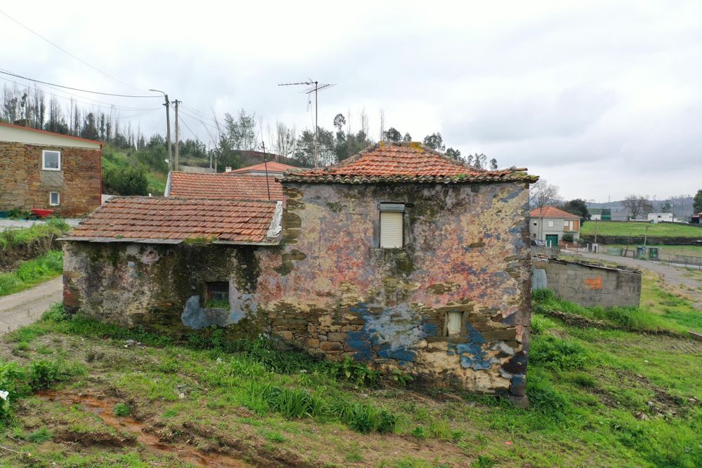 Terreno com casa rural Foz do Sousa