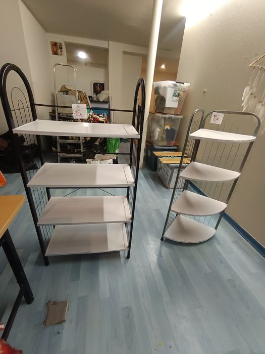 Recheio de loja - várias estantes , mesa e biombo, quadro, espelho...