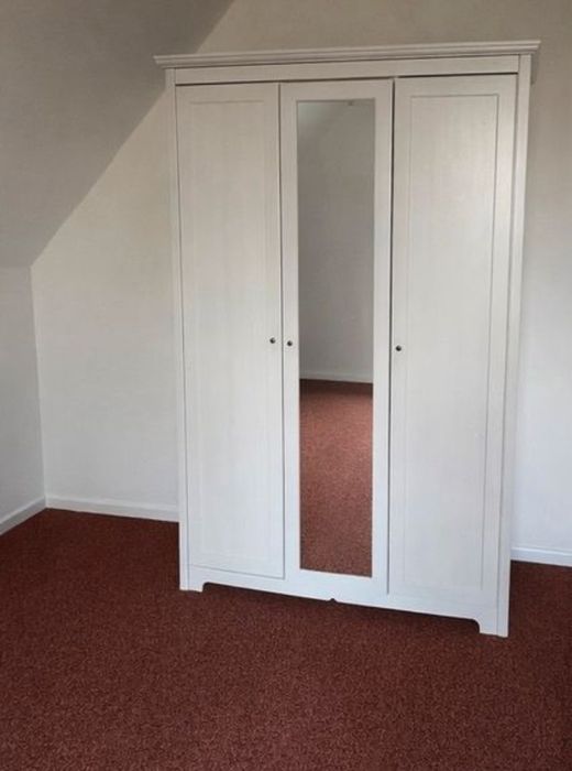 Szafa Ikea Aspelund z lustrem - biała bejca