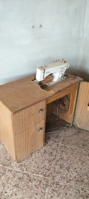 Máquina costura Olivia