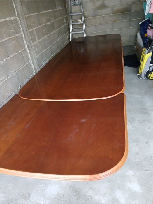 Mesa de madeira maciça