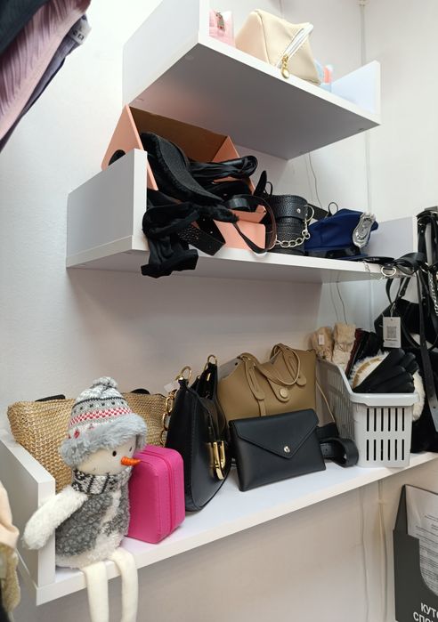 Продаж діючого магазину білизни та аксесуарів