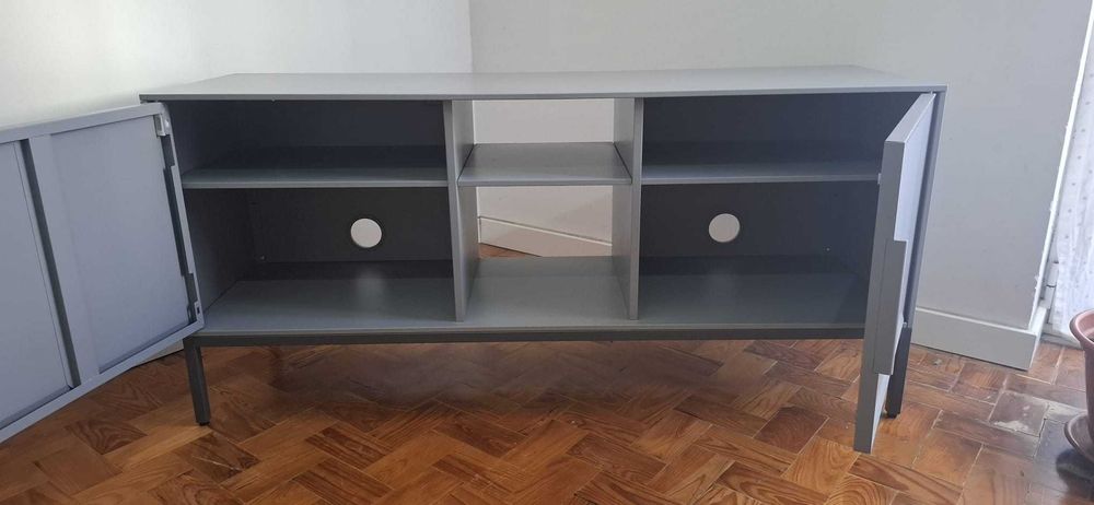 Móvel de TV metálico cinzento