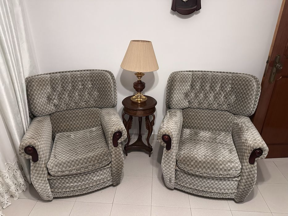 Conjunto 2 Poltronas + 1 sofá 3 lugares