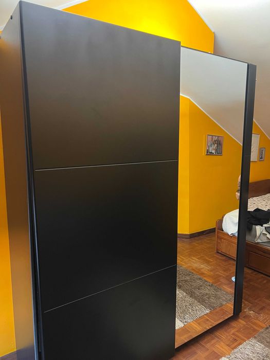 Roupeiro eletrificado em ótimo estado