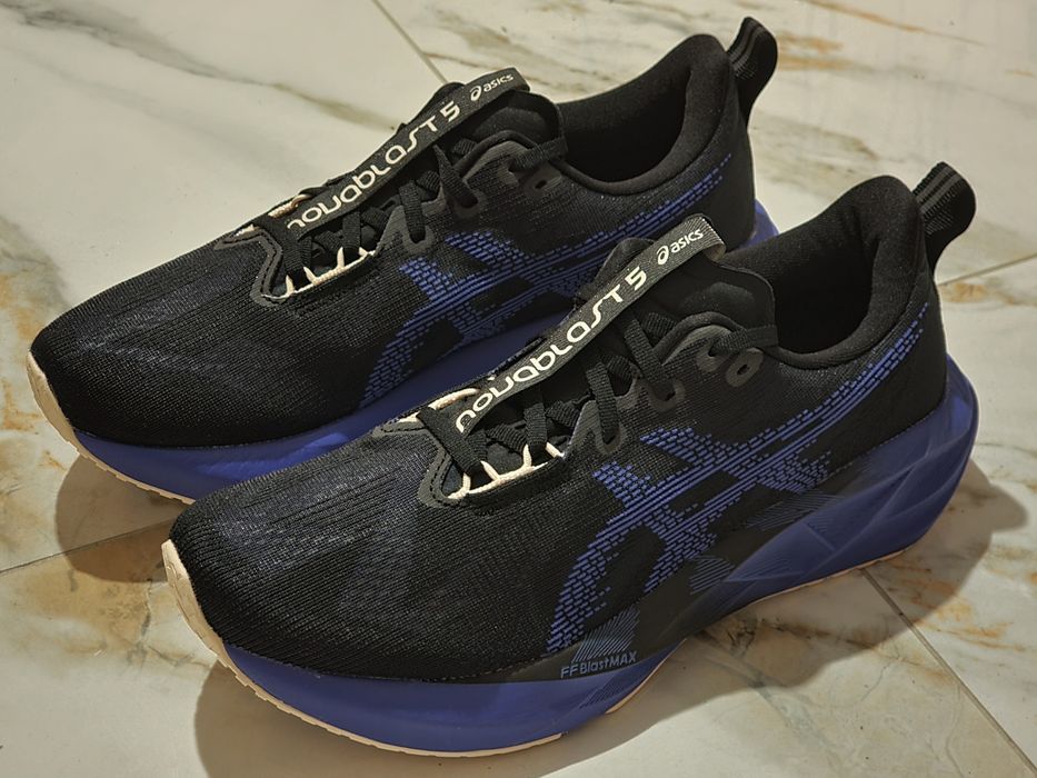 Оригінал 100% чоловічі кросівки asics novablast 5  eur 44
