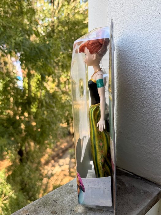 Boneca frozen que canta