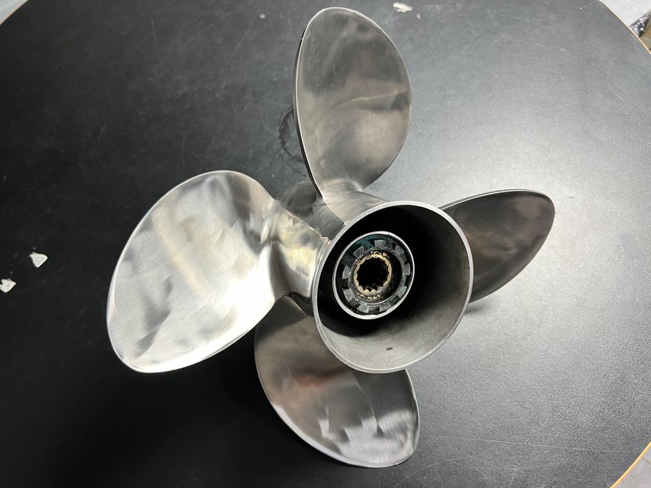 Solas Nierdzewna Śruba Napędowa 13-1/2 x 13 silnik zaburtowy yamaha