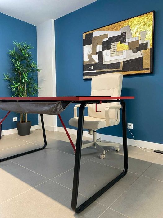 Secretária IKEA HUVUDSPELARE + Tapete IKEA RISSLA | Conjunto de 145 € por apenas 25 € | Estado irrepreensível