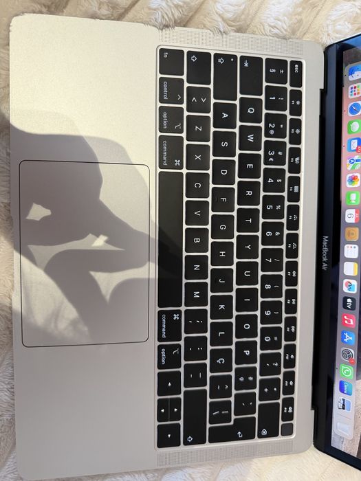 MacBook Air 2019 – Excelente Estado