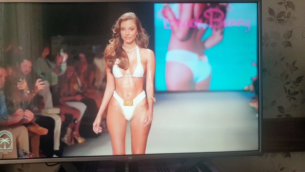 Продам смарт телевізор smart LG 43 lk 5910v v