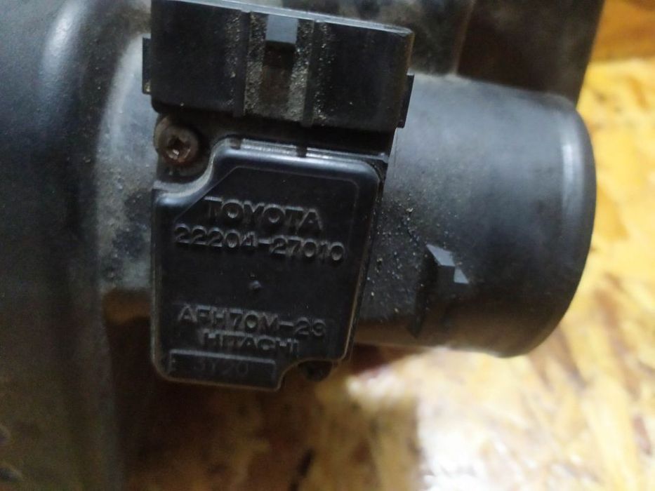 CAIXA DO FILTRO DE AR COM MASSA DE AR TOYOTA COROLLA 2.0D4D 2220427010