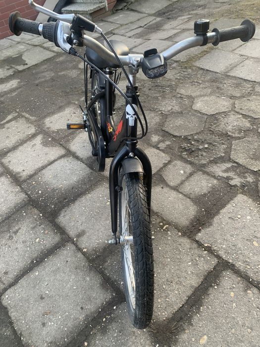 Rower dzieciecy z płomieniami