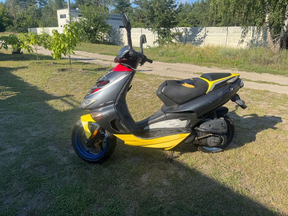 Скутер Aprilia sr 50