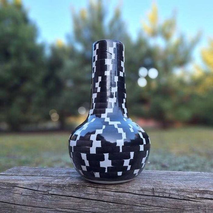 Wazon ceramiczny czarno biały wzór geometryczny