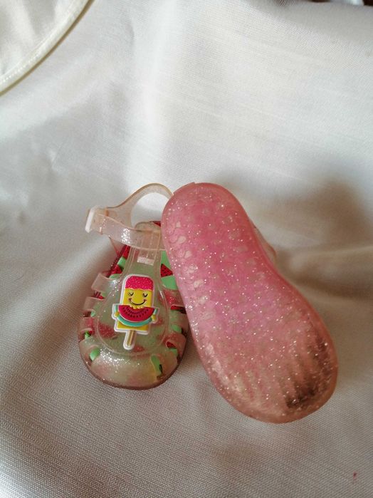 Sandálias de menina