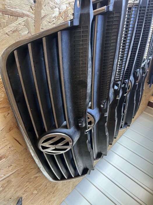Решетка ришітка Volkswagen Passat B5+ Фольксваген Пассат б5
