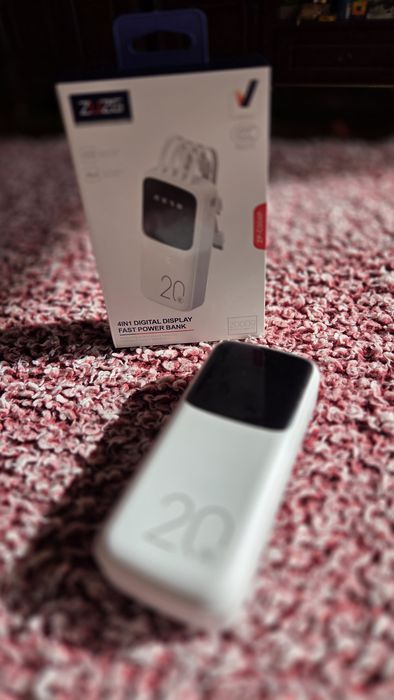 Пауэрбанки 20т mAh (два по цене одного) со встроенными кабелями и 10000 mAh Forever