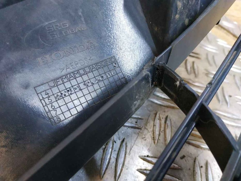 VAG Touareg 15- решітка радіатора була паяна, перед RC1153 2H6853677