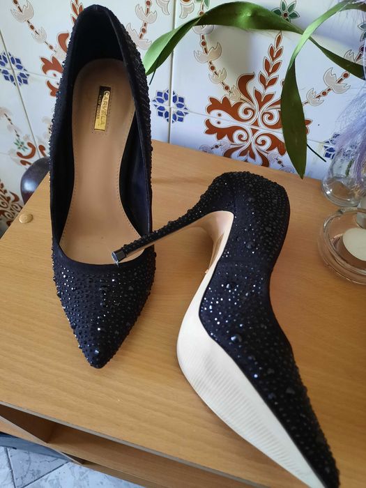Sapatos carvela novos