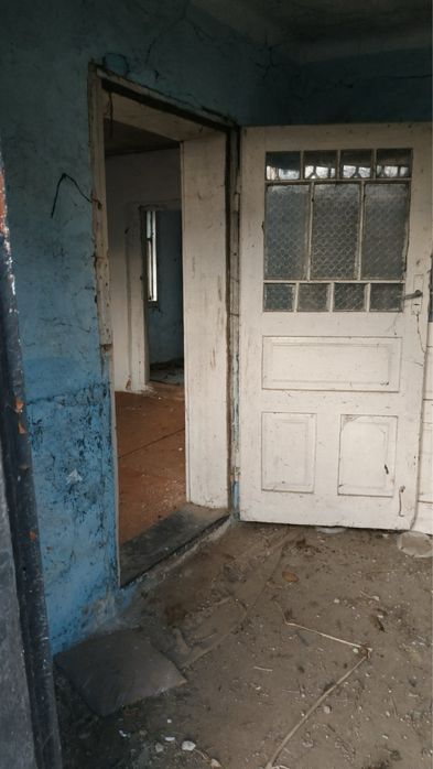 Продам земельну ділянку та будинок в селі Остриця