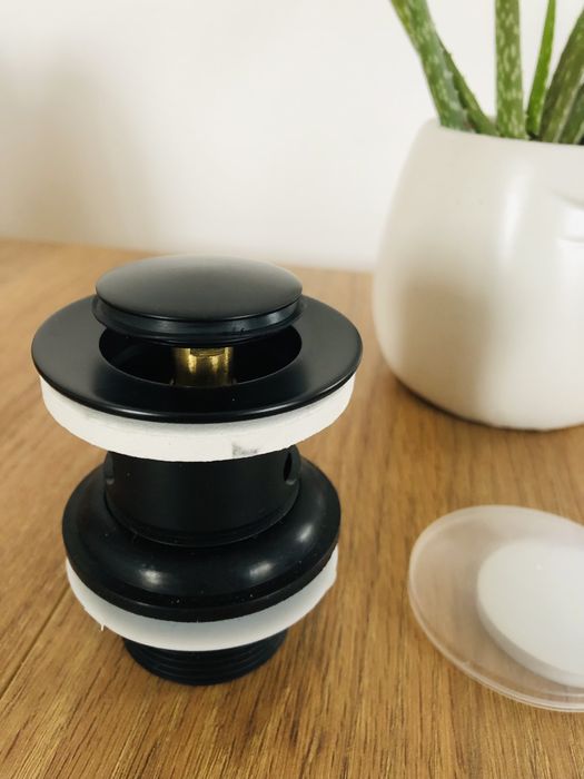 Korek przelewowy do umywalki Roca czarny