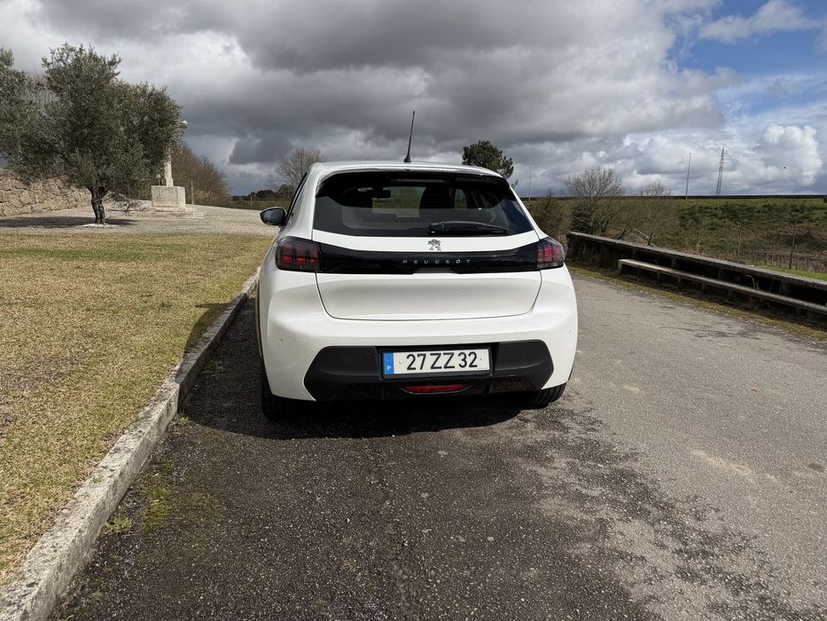 Peugeot  e - 208