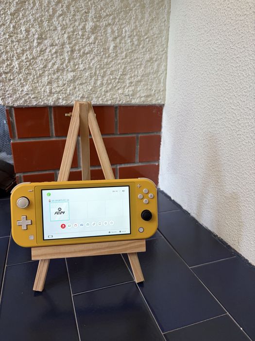 Nintendo Switch Lite amarela