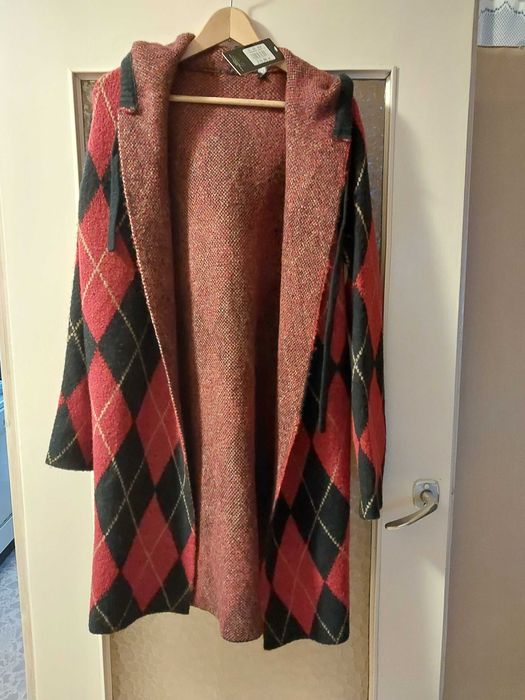 Sweter damski z kapturem