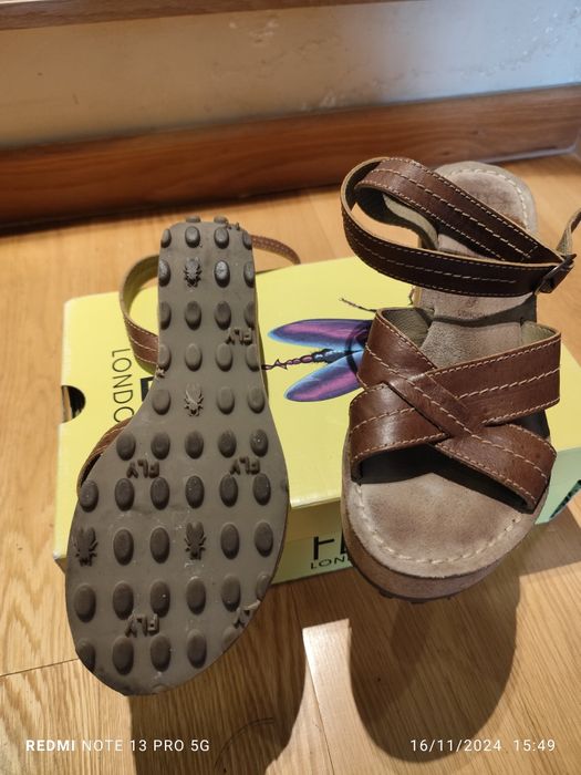 Sandálias Fly London