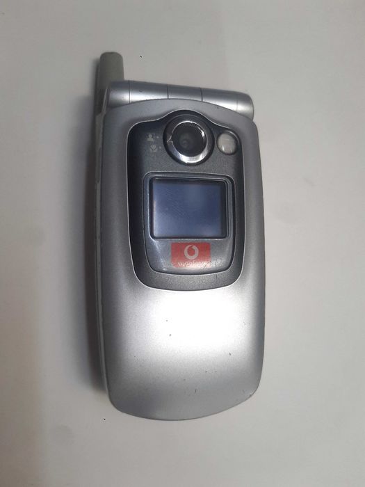 Telemóvel Sharp GX20 com acessórios
