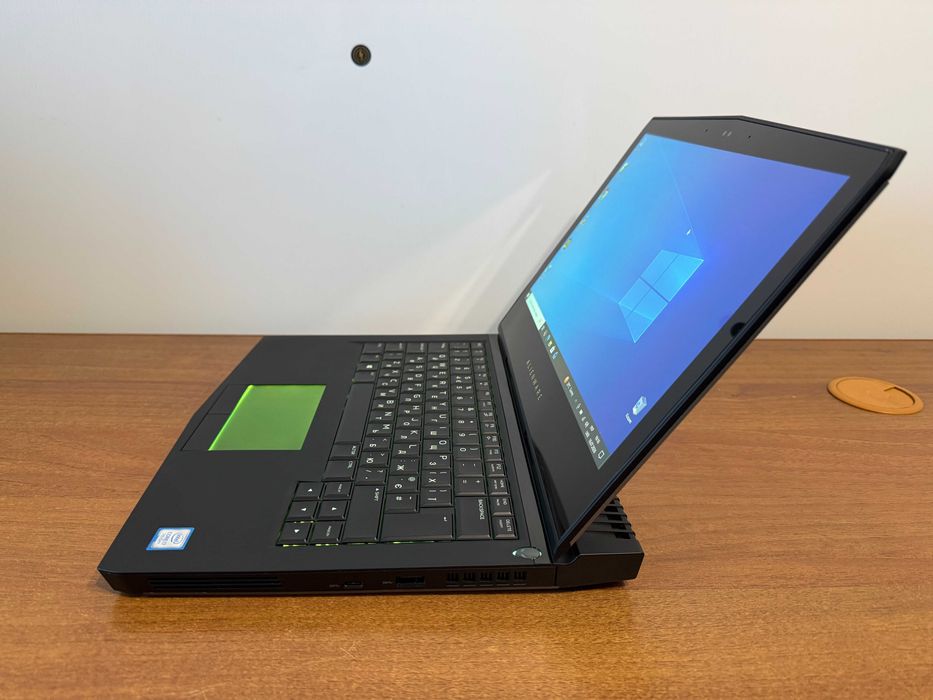 Dell Alienware 13 R3. Intel Core i7-7700HQ, GeForce GTX 1060, Ram 16Gb, SSD 512Gb