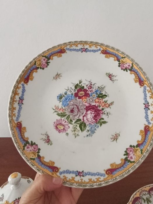 Conjunto de bule e prato