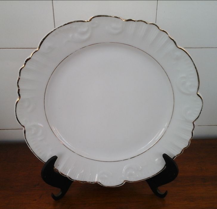 Prato branco com dourado Vista Alegre (1881 ~ 1921)