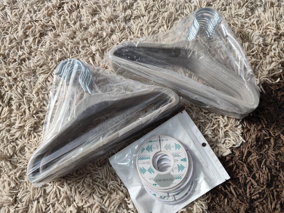 20 szt welurowych wieszaków