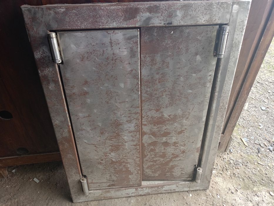 Drzwiczki metalowe obrotowe