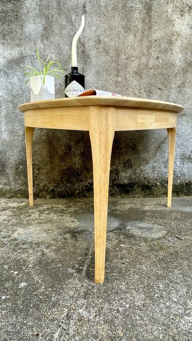 Retro-Style Guitar Pick Side Table64740813708546123