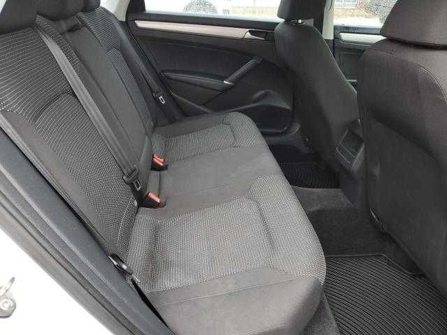 Автомобіль Volkswagen Passat S 2016 року з США