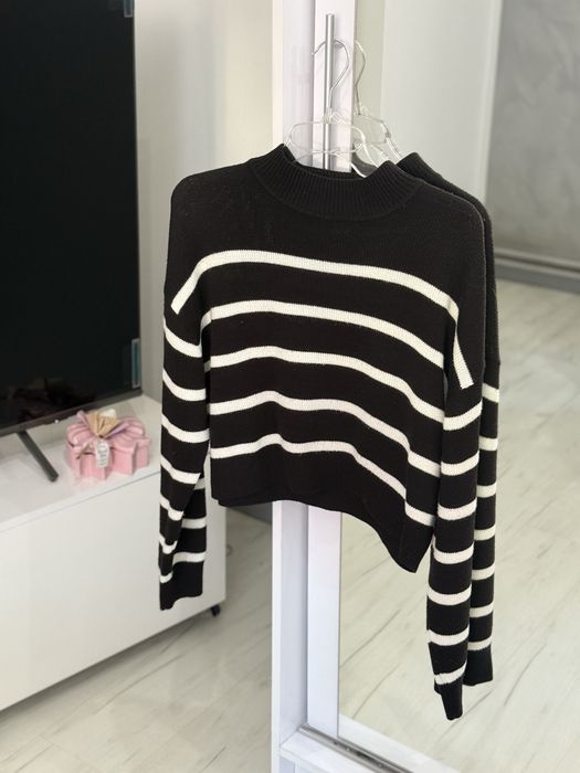 Krótki sweter z półgolfem w paski S