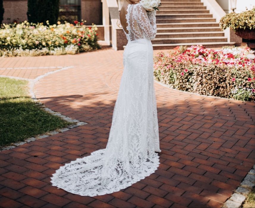 Вишукана мереживна весільна сукня