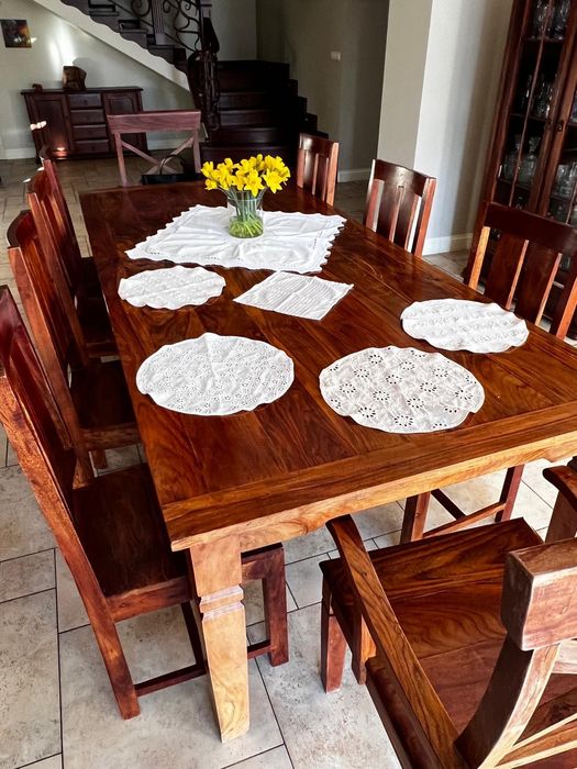 Meble kolonialne - stół z krzesłami