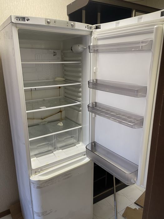 Холодильник Ariston