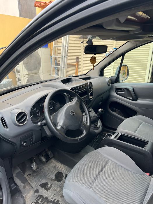 Peugeot partner preta 2009