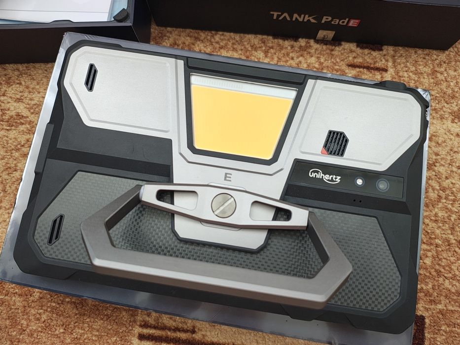 Захищений планшет з проектором Unihertz Tank 24/512,NFC,GPS,акум 21000