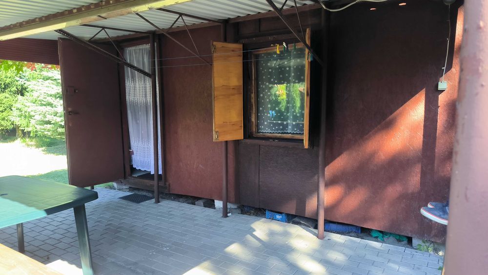 Sprzedam domek letniskowy/ barakowóz wraz z altanką.