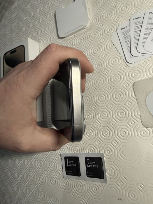 iPhone 15 Pro - 256 GB - como NOVO