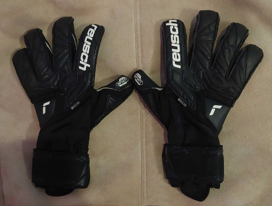 Rękawice bramkarskie Reusch Attrakt Infinity Resistor